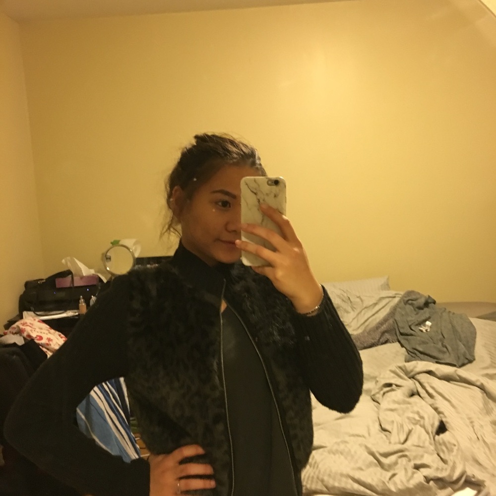 GUESS fur jacket - Picture 4 of 4